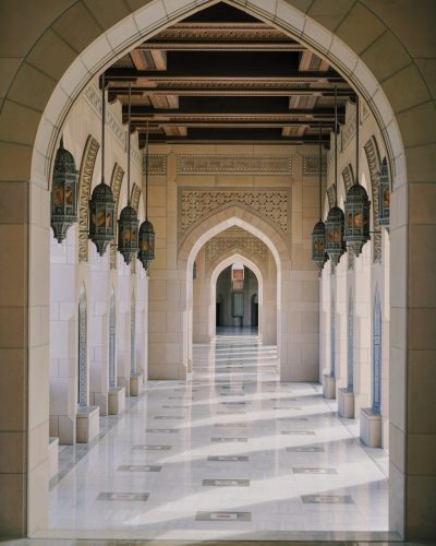 OMAN - MUJER Y VIAJERA