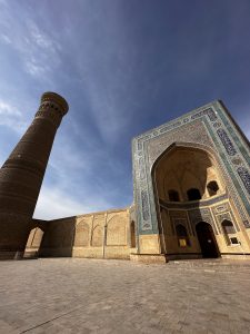 ¿QUÉ VISITAR EN UZBEKISTAN? MUJER Y VIAJERA